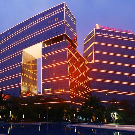 מלון Ramada Plaza Liuzhou Liudong מראה חיצוני תמונה