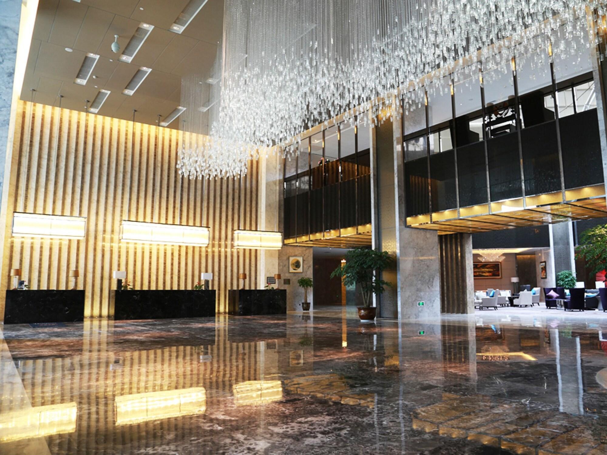 מלון Ramada Plaza Liuzhou Liudong מראה חיצוני תמונה