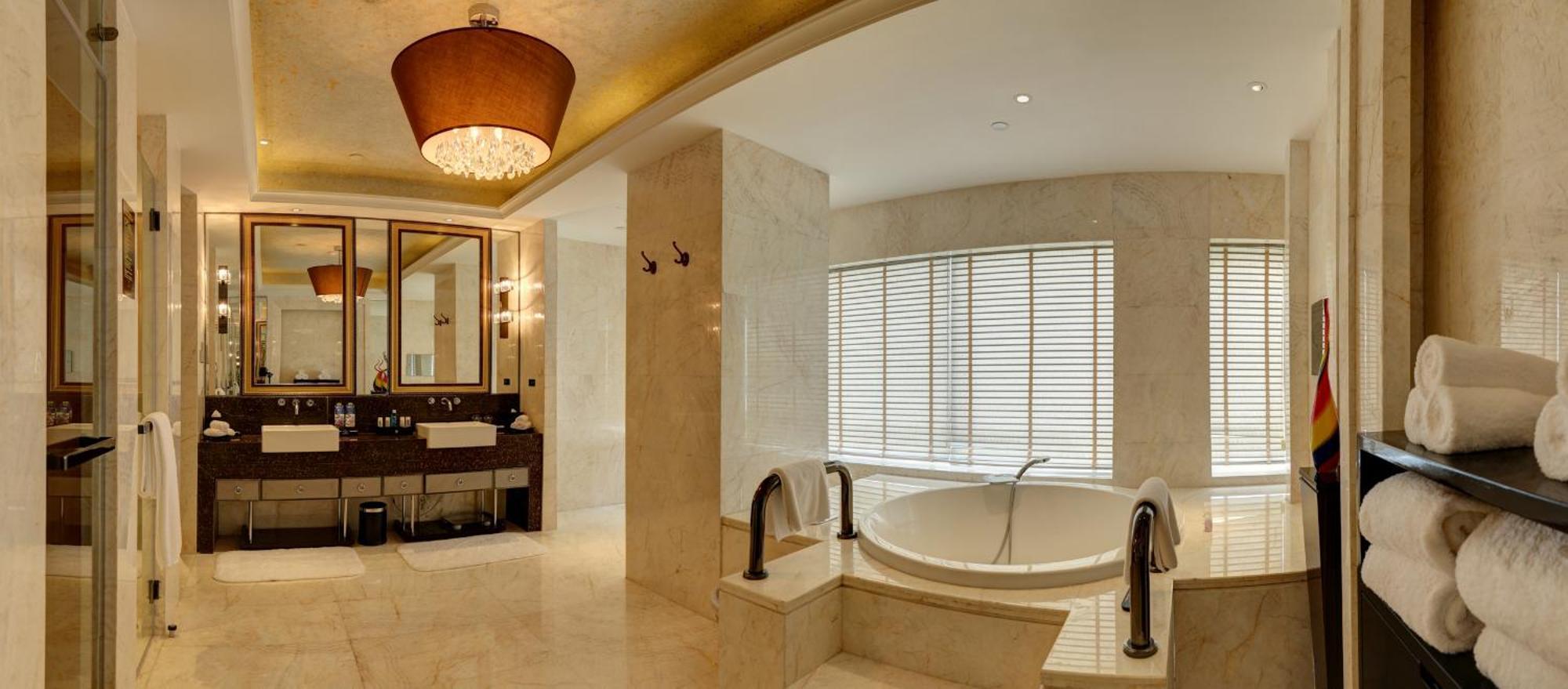 מלון Ramada Plaza Liuzhou Liudong מראה חיצוני תמונה