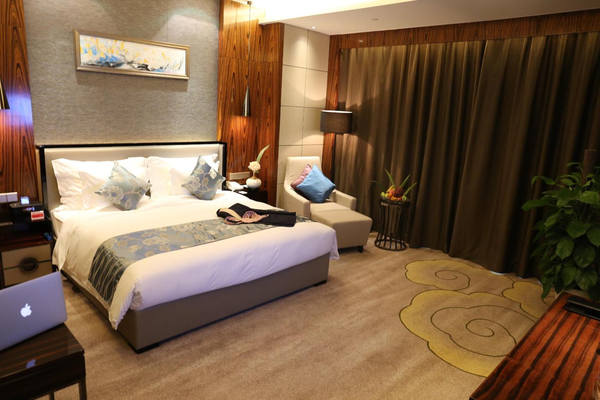 מלון Ramada Plaza Liuzhou Liudong מראה חיצוני תמונה