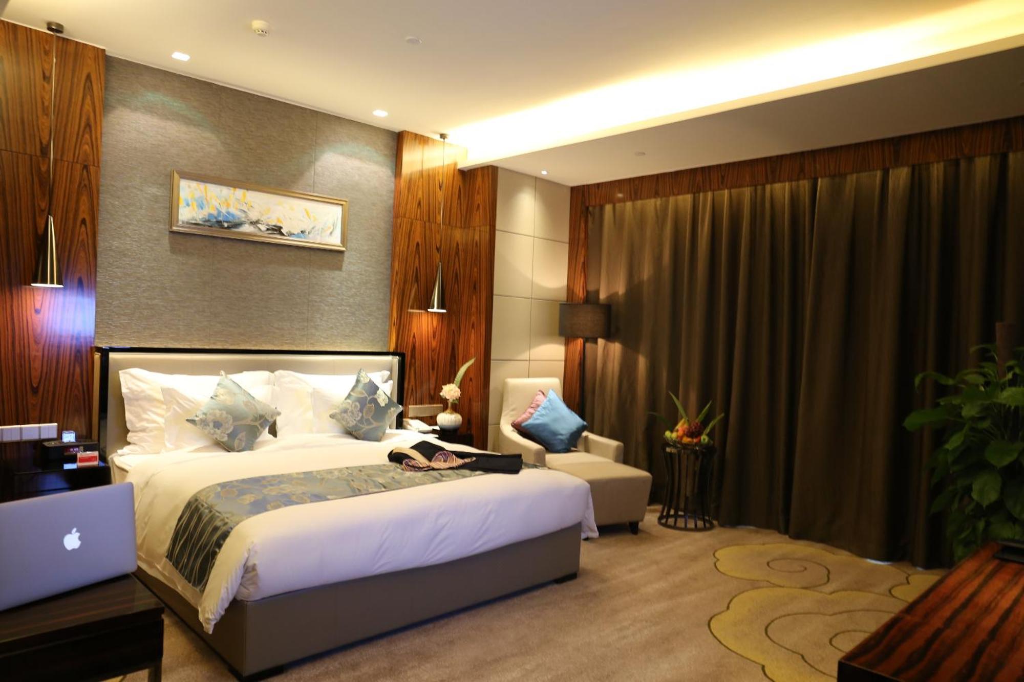 מלון Ramada Plaza Liuzhou Liudong מראה חיצוני תמונה