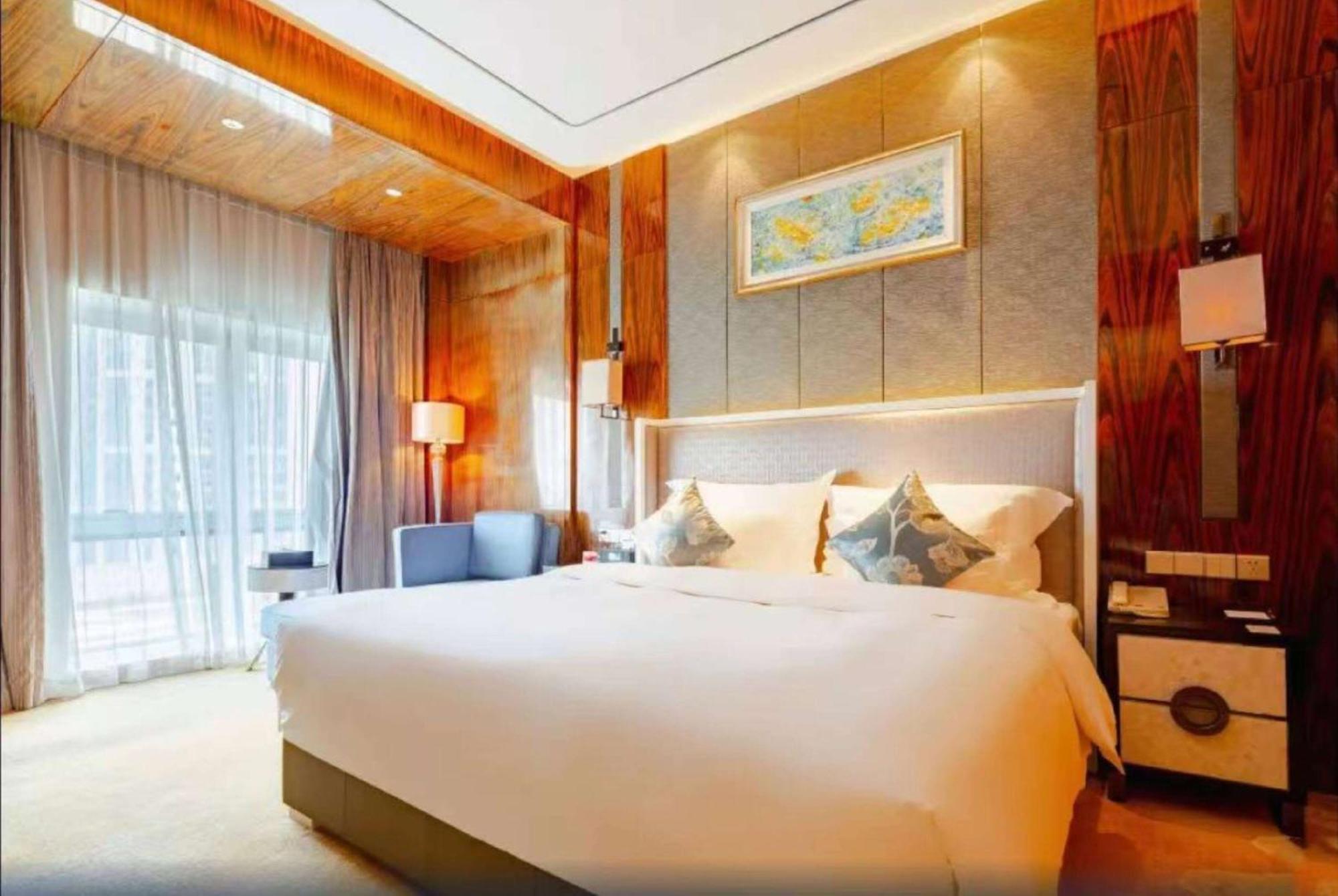מלון Ramada Plaza Liuzhou Liudong מראה חיצוני תמונה
